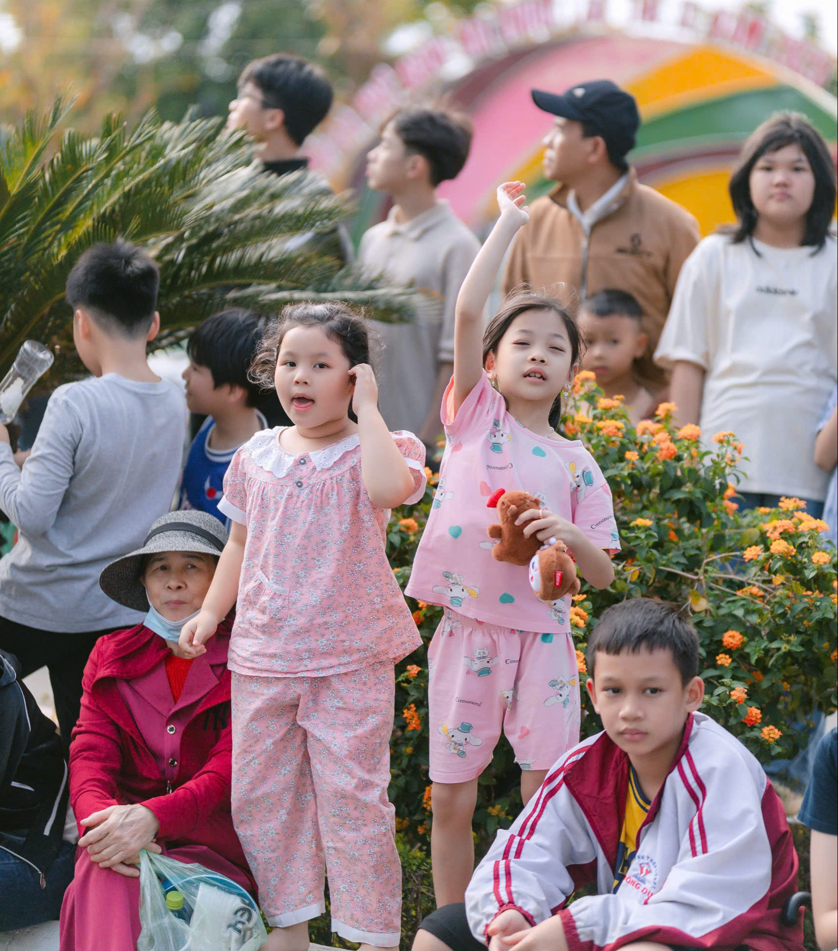 Cận cảnh h&agrave;ng vạn người chen ch&acirc;n tại Lễ hội đường phố - Lễ hội c&agrave; ph&ecirc; Bu&ocirc;n Ma Thuột- Ảnh 3.