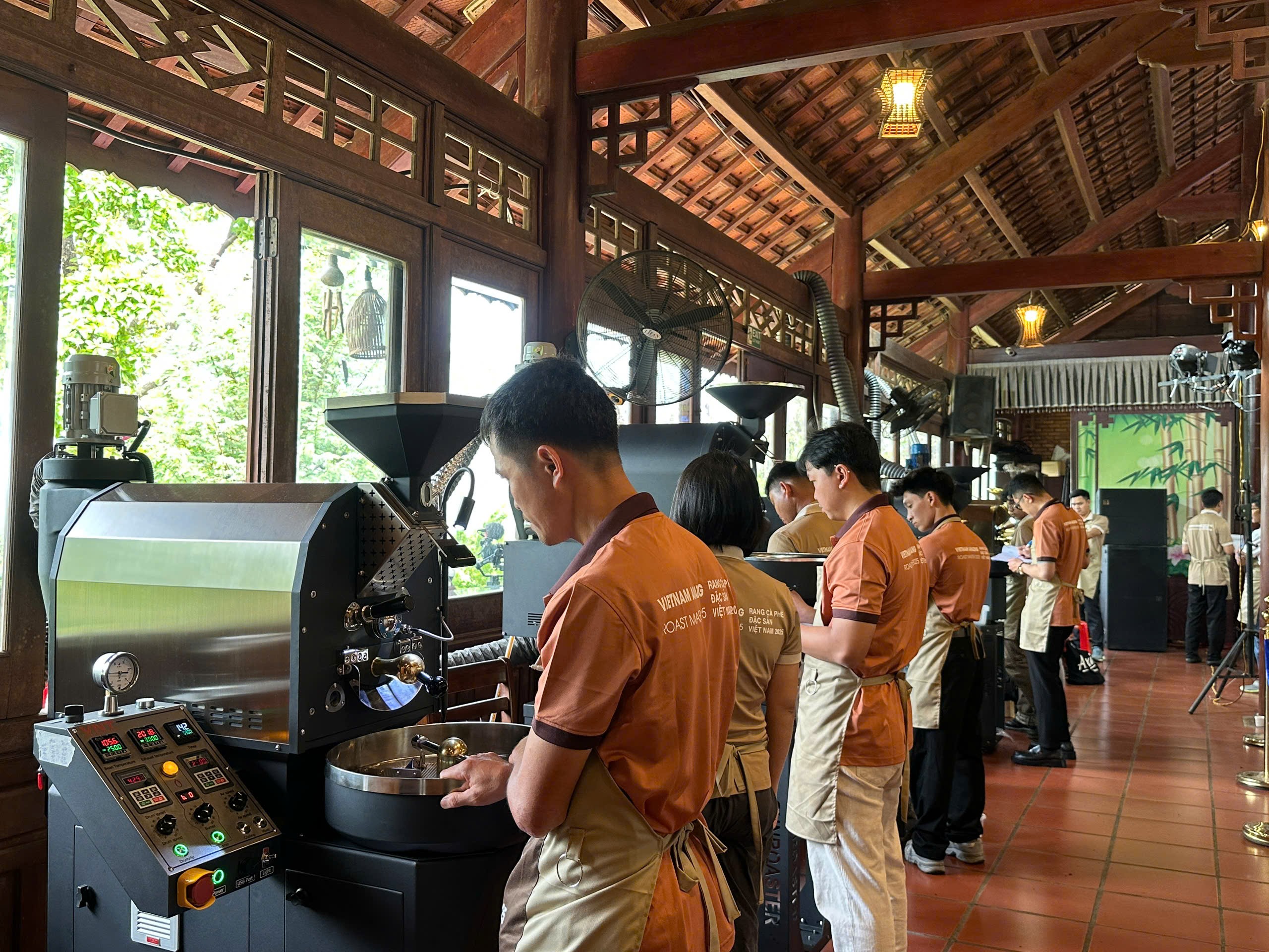 36 thí sinh tranh tài rang cà phê đặc sản- Ảnh 2.