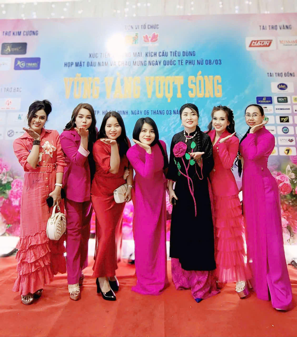 Doanh nh&acirc;n Đỗ Thị Mỹ Oanh giới thiệu Yến s&agrave;o ONEST tại sự kiện X&uacute;c tiến thương mại- Ảnh 3.