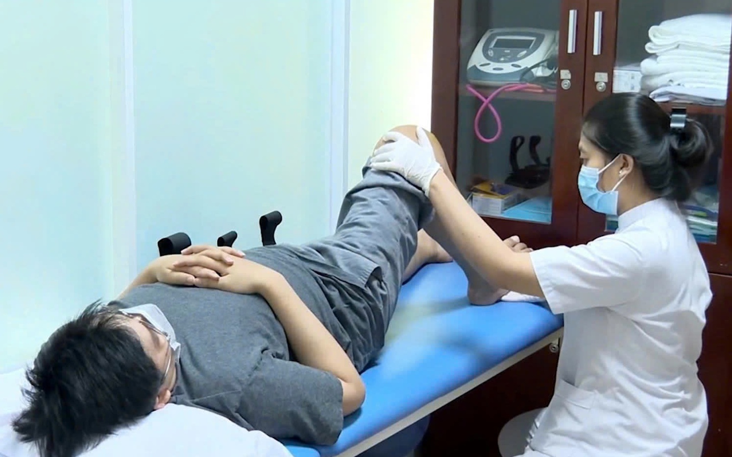 Đột quỵ tấn c&ocirc;ng người trẻ