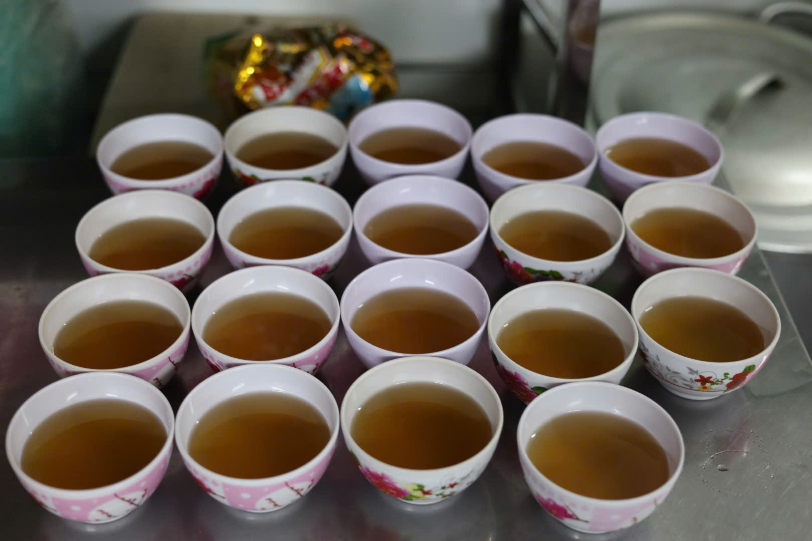 Tiệm b&aacute;nh cuốn 40 năm ở TP HCM k&iacute;n b&agrave;n, ngon nhờ c&aacute;ch l&agrave;m nh&acirc;n- Ảnh 5.