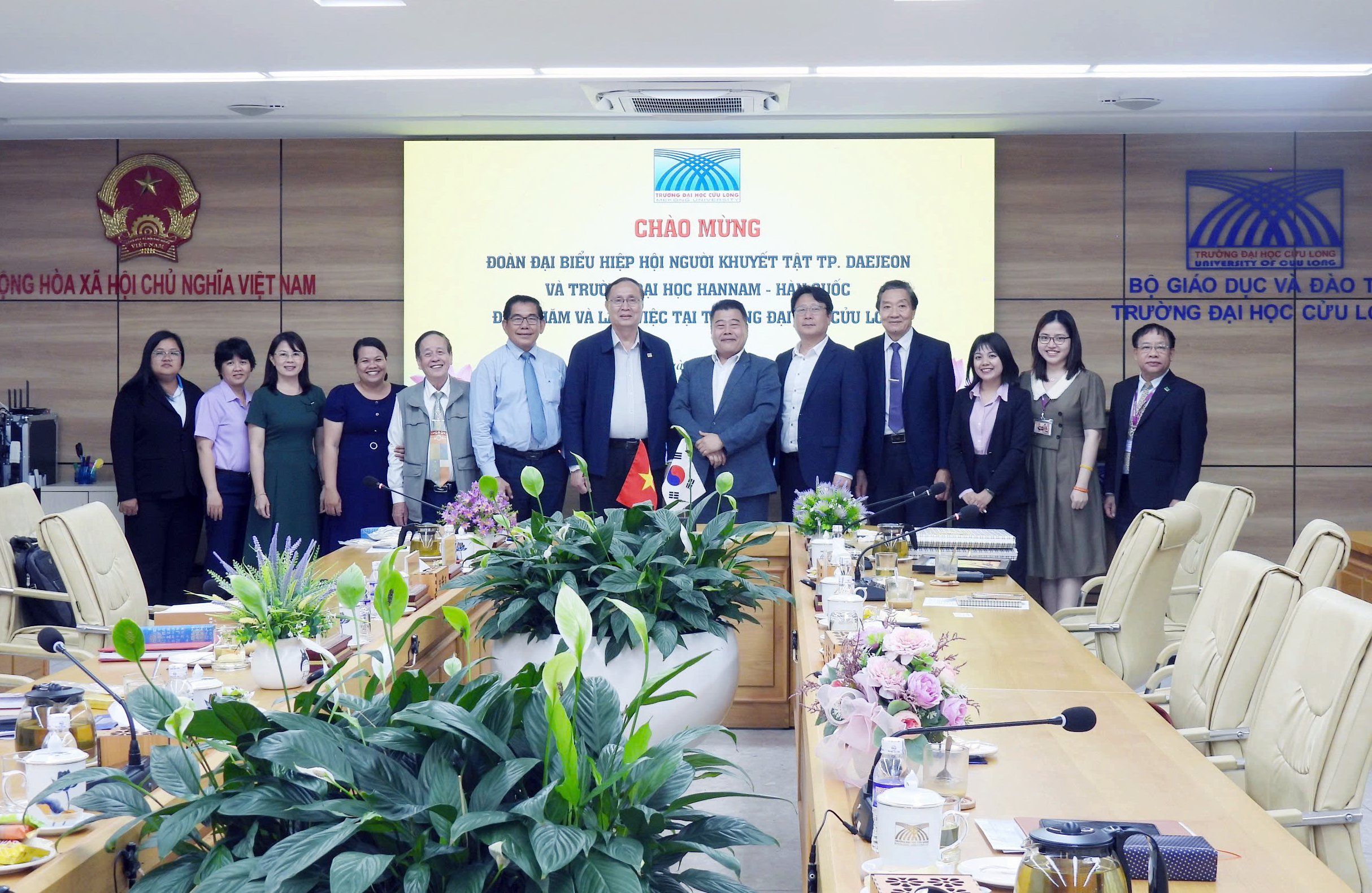 Trường ĐH Cửu Long l&agrave;m việc với đối t&aacute;c H&agrave;n Quốc v&agrave; Singapore - Ảnh 2.