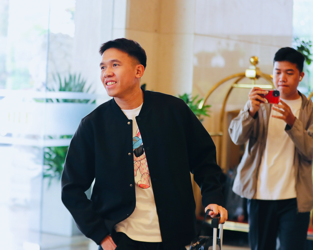 Tiến Linh tập tễnh v&agrave; kh&ocirc;ng mang h&agrave;nh l&yacute; đi hội qu&acirc;n- Ảnh 7.