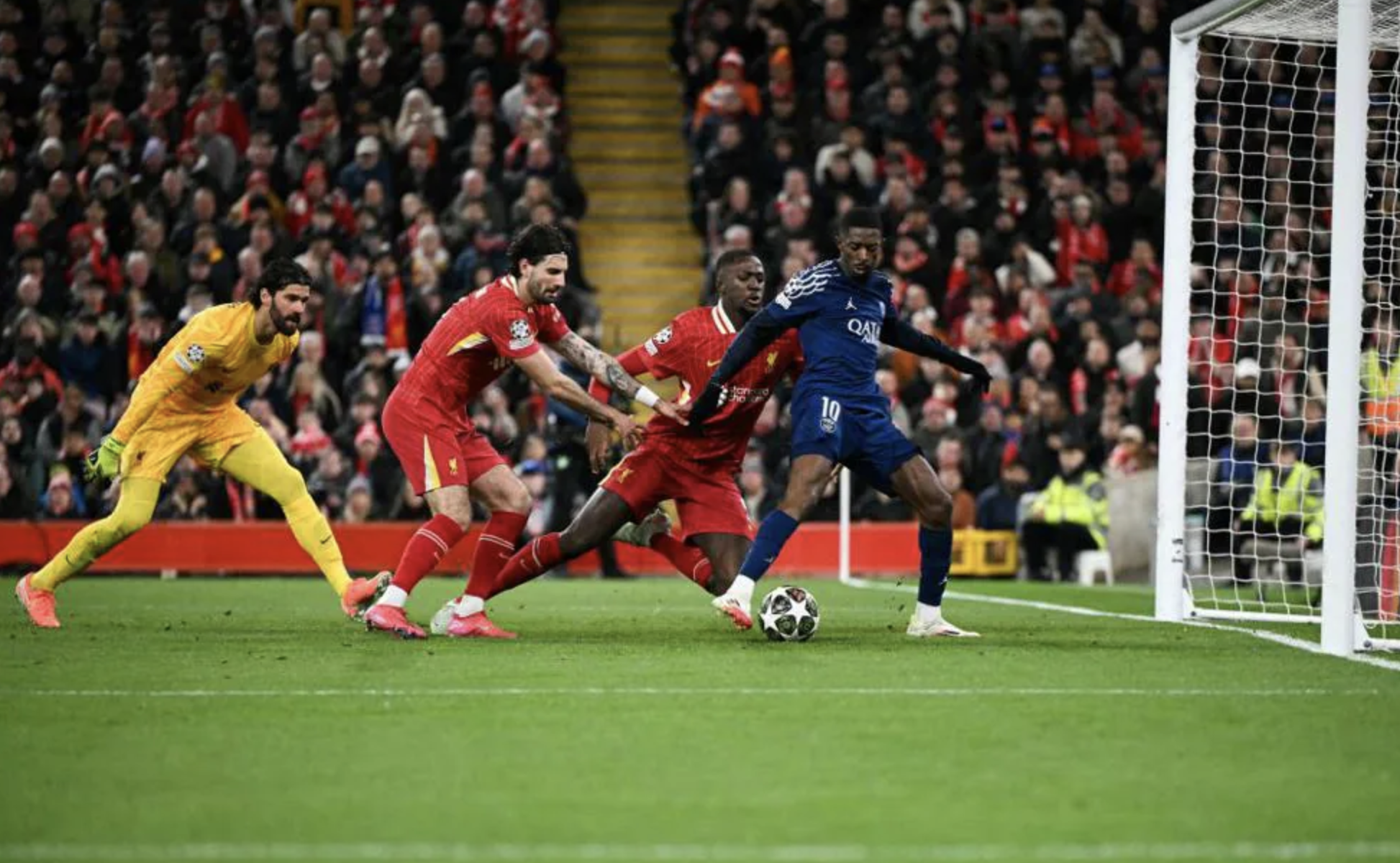 Thủ môn Donnarumma sắm vai người hùng, PSG loại Liverpool tại Anfield- Ảnh 2.