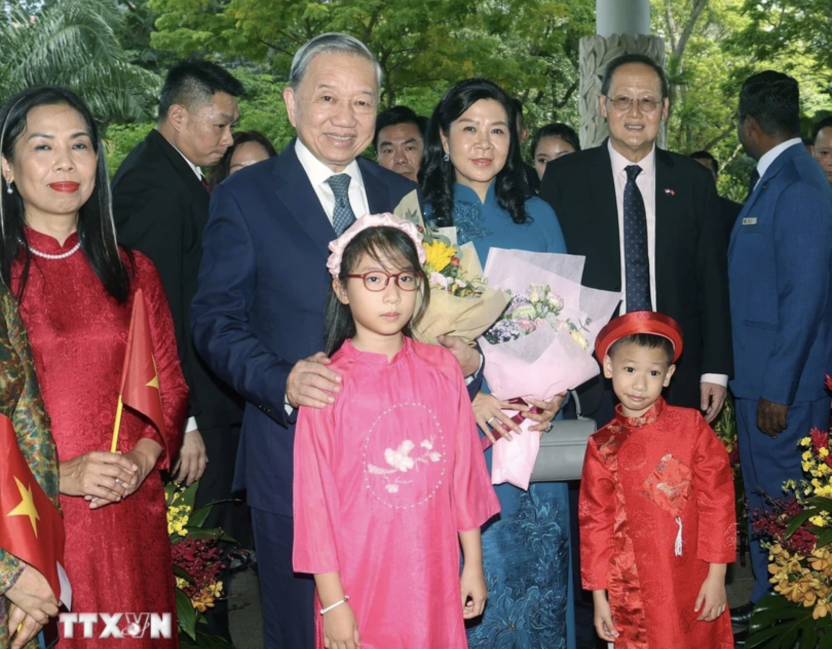 Tổng B&iacute; thư T&ocirc; L&acirc;m v&agrave; Phu nh&acirc;n bắt đầu thăm ch&iacute;nh thức Cộng h&ograve;a Singapore- Ảnh 3.