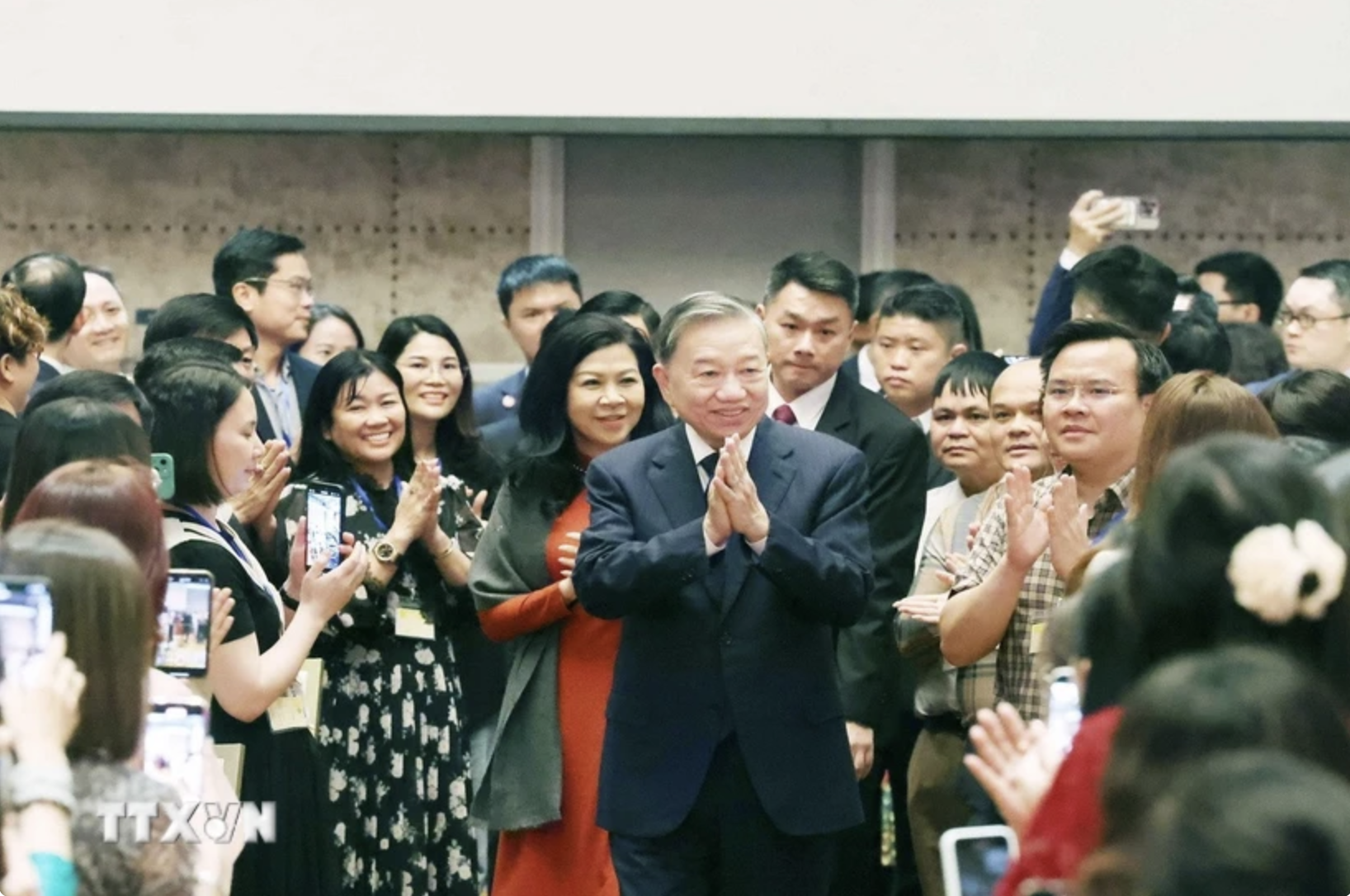 Tổng B&iacute; thư T&ocirc; L&acirc;m: X&acirc;y dựng cộng đồng người Việt Nam tại Singapore ng&agrave;y c&agrave;ng vững mạnh- Ảnh 1.