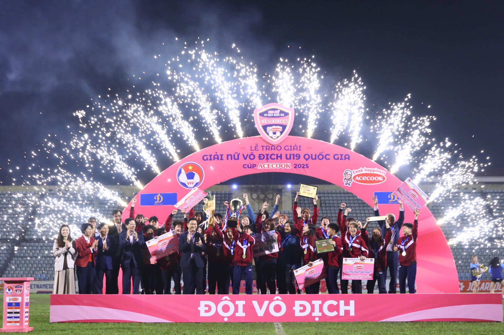 U19 nữ Phong Ph&uacute; H&agrave; Nam bảo vệ ng&ocirc;i hậu th&agrave;nh c&ocirc;ng- Ảnh 2.