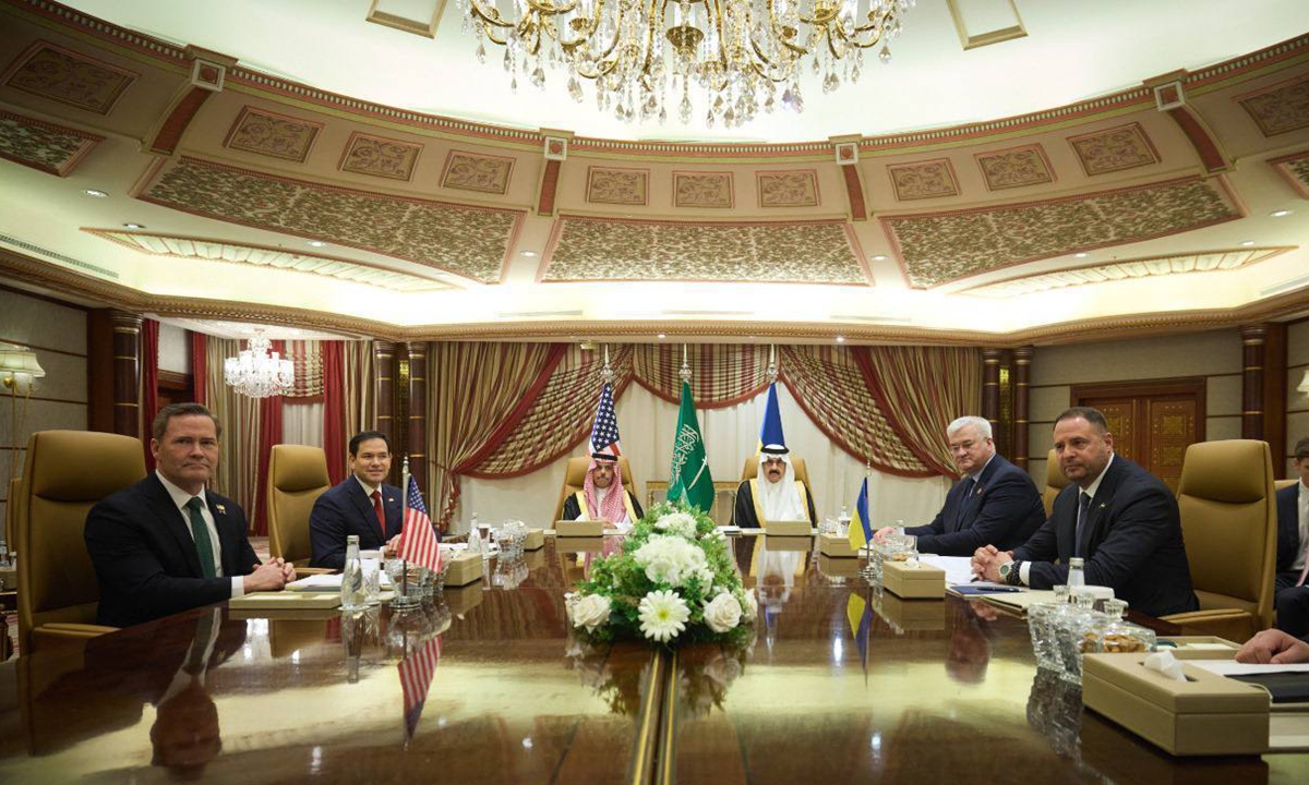 Head of the Office of the President of Ukraine Andriy Yermak (R) attends the meeting between the Ukrainian and US delegations in Jeddah, Saudi Arabia, to discuss issues related to ending the Ukraine conflict on March 11, 2025. Photo: VCG.