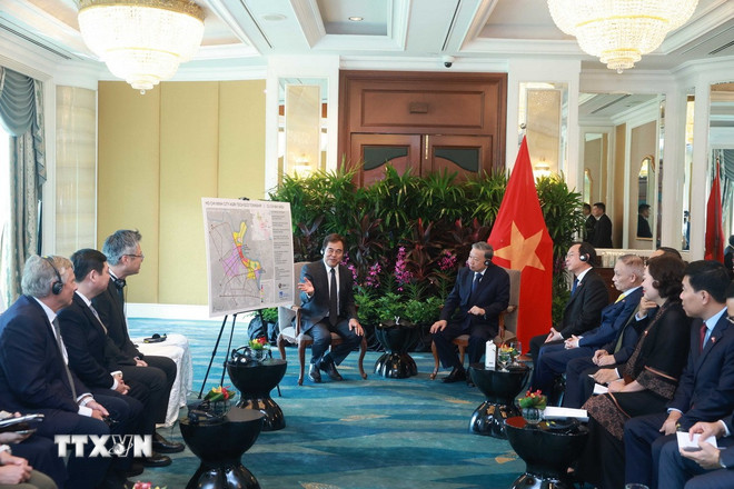 Tổng B&iacute; thư T&ocirc; L&acirc;m tiếp c&aacute;c doanh nghiệp ti&ecirc;u biểu tại Singapore- Ảnh 6.