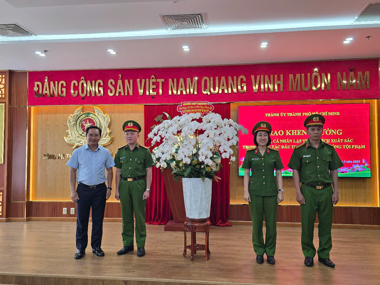 C&ocirc;ng an TP HCM đột k&iacute;ch 16 địa điểm, bắt khẩn cấp 58 người- Ảnh 1.