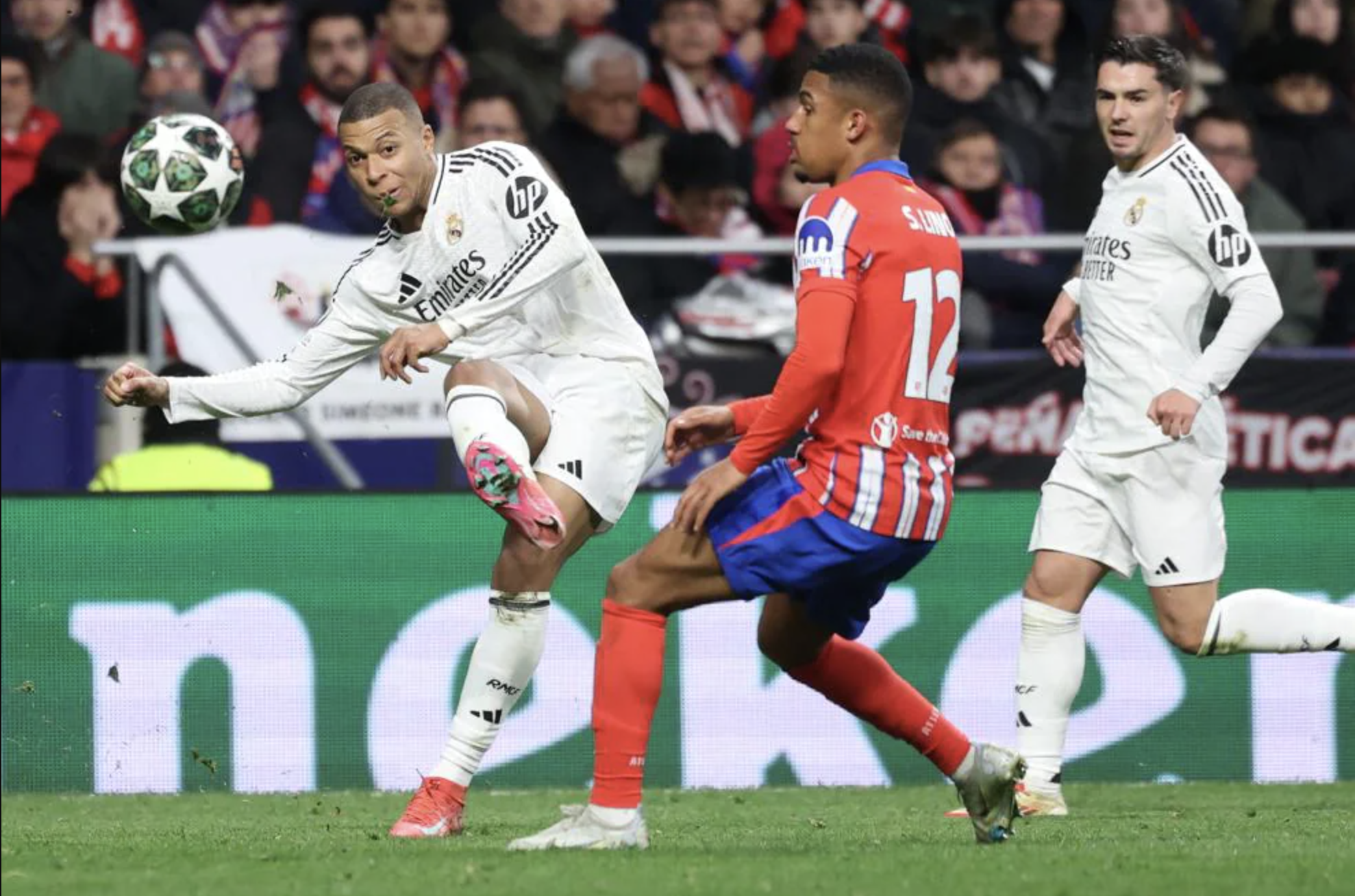 Thắng Atletico loạt đ&aacute; lu&acirc;n lưu, Real Madrid gi&agrave;nh v&eacute; tứ kết Champions League- Ảnh 3.