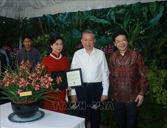 Tổng B&iacute; thư T&ocirc; L&acirc;m v&agrave; Phu nh&acirc;n dự Lễ đặt t&ecirc;n hoa lan tại Vườn thực vật Singapore