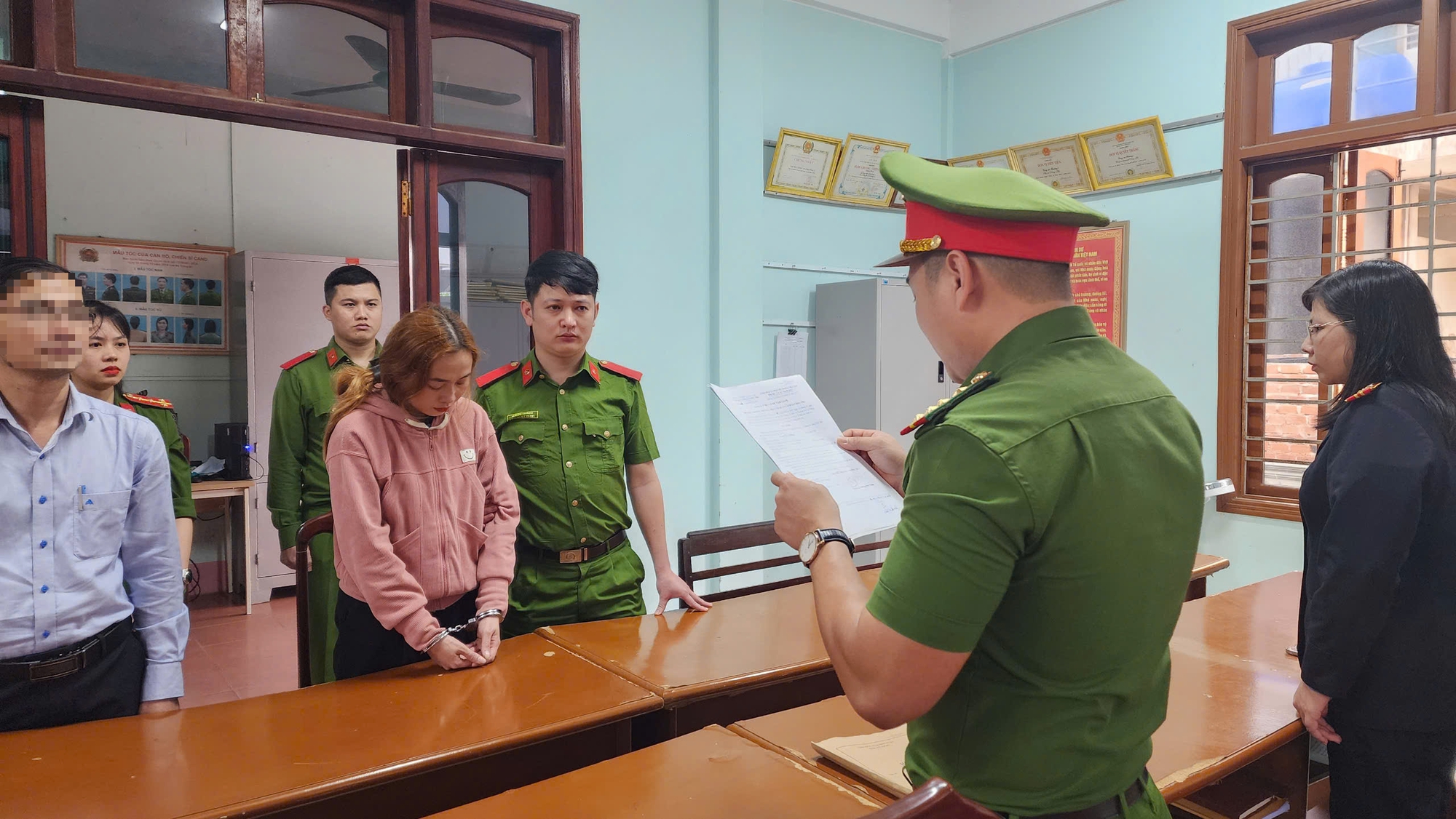 Ch&acirc;n dung c&ocirc; g&aacute;i lừa hơn 500 triệu đồng để "l&agrave;m hồ sơ" xuất khẩu lao động ở Mỹ- Ảnh 1.