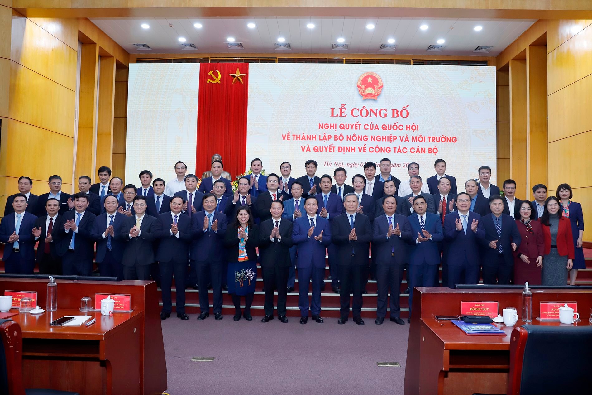 1.000 c&aacute;n bộ, c&ocirc;ng chức Bộ N&ocirc;ng nghiệp v&agrave; M&ocirc;i trường xin nghỉ sớm, c&oacute; nhiều l&atilde;nh đạo- Ảnh 1.