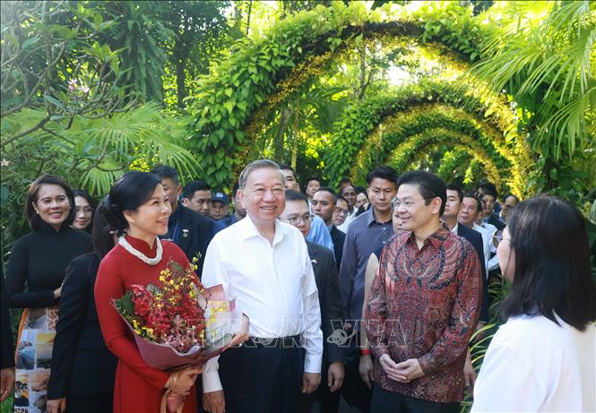 Tổng B&iacute; thư T&ocirc; L&acirc;m v&agrave; Phu nh&acirc;n dự Lễ đặt t&ecirc;n hoa lan tại Vườn thực vật Singapore- Ảnh 8.