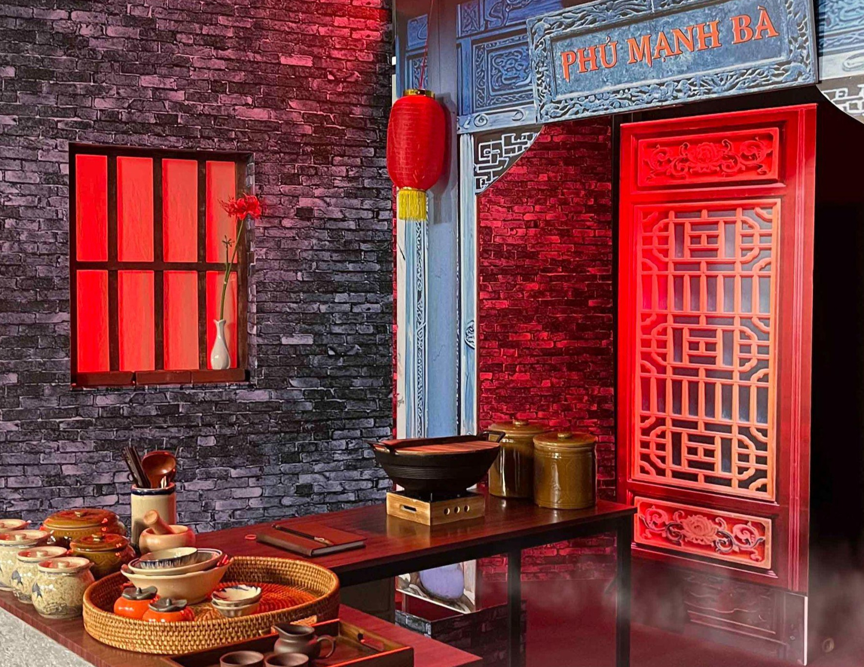 Mạnh Bà Phủ lấy bối cảnh là thế giới cõi âm. Ảnh: SanMedia