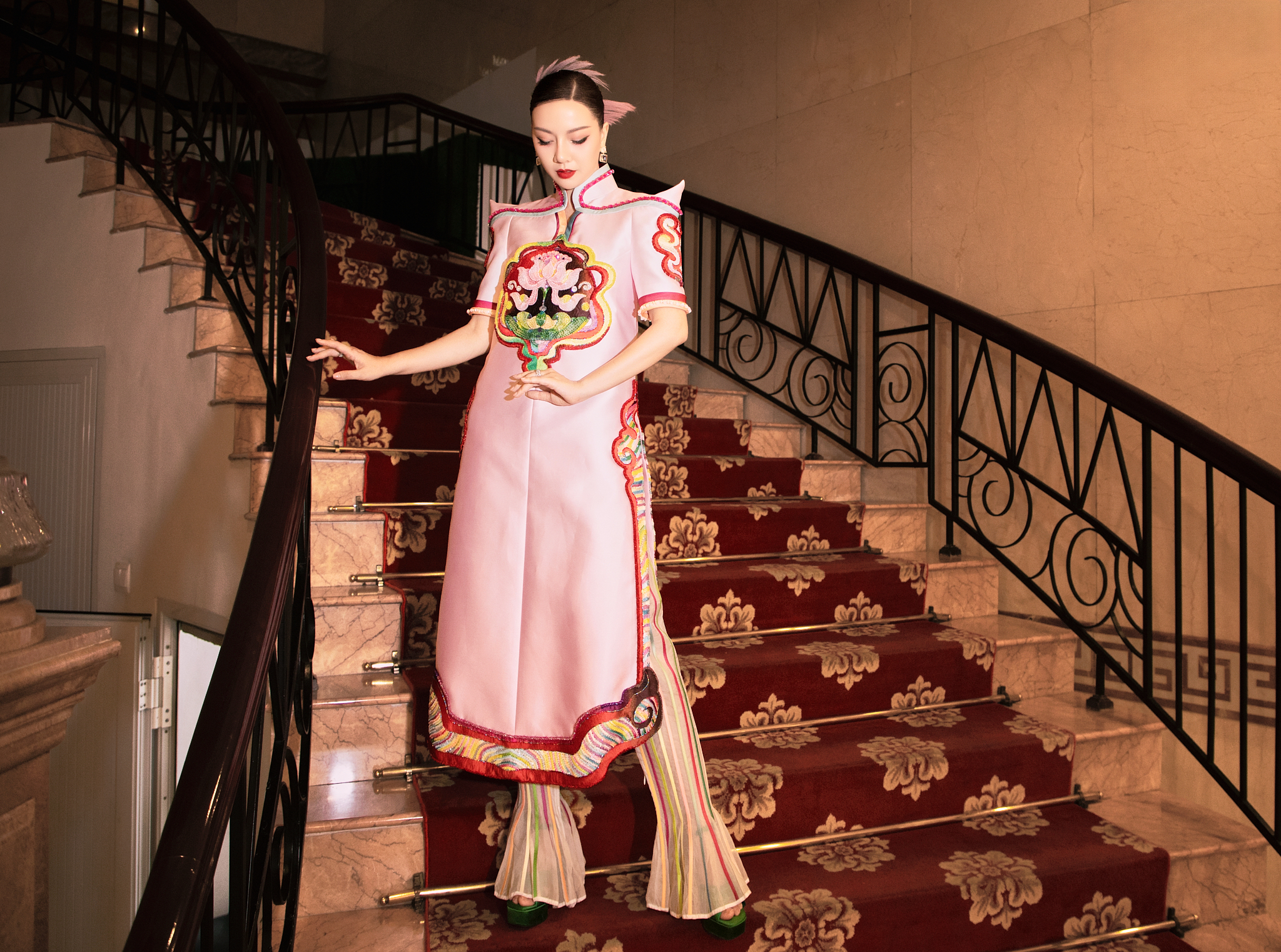 "Tư mắm" Băng Di tái xuất đầy rạng rỡ
- Ảnh 3.