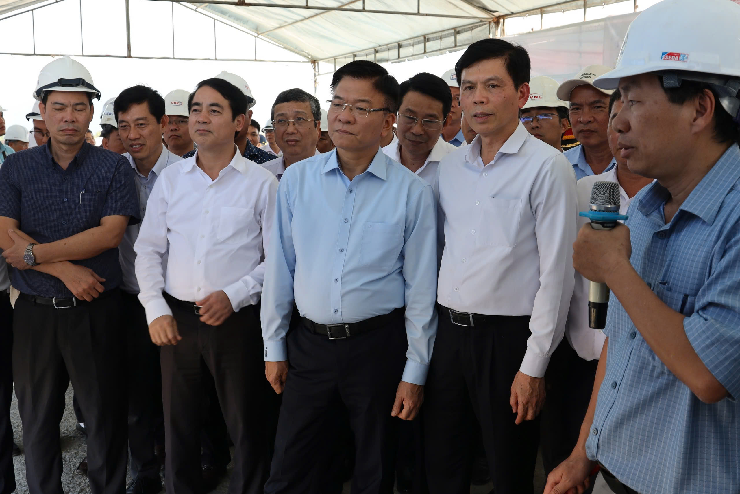 Phó Thủ tướng Lê Thành Long kiểm tra các dự án cao tốc ở Khánh Hòa- Ảnh 4.