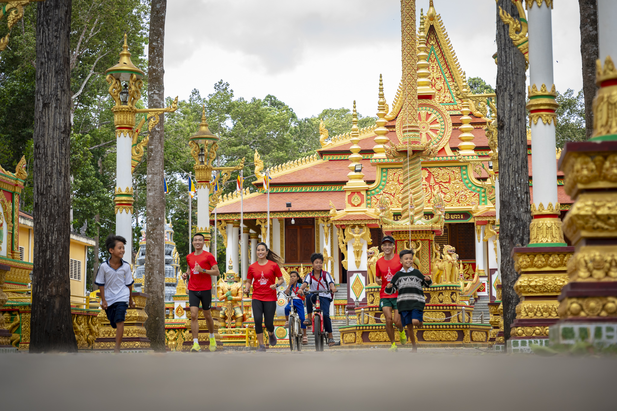 Aikya Marathon Tr&agrave; Vinh 2025: Kh&aacute;m ph&aacute; cung đường qu&ecirc; v&agrave; văn h&oacute;a Khmer- Ảnh 4.