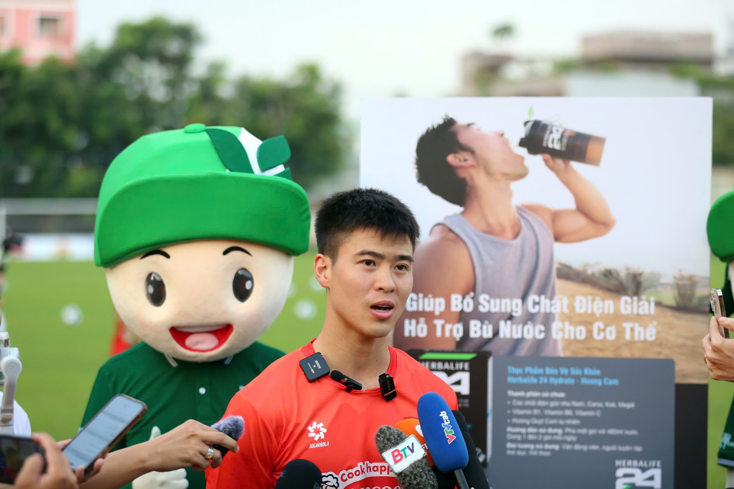 Duy Mạnh n&oacute;i về việc tuyển thủ L&agrave;o gốc Việt gia nhập V-League- Ảnh 1.