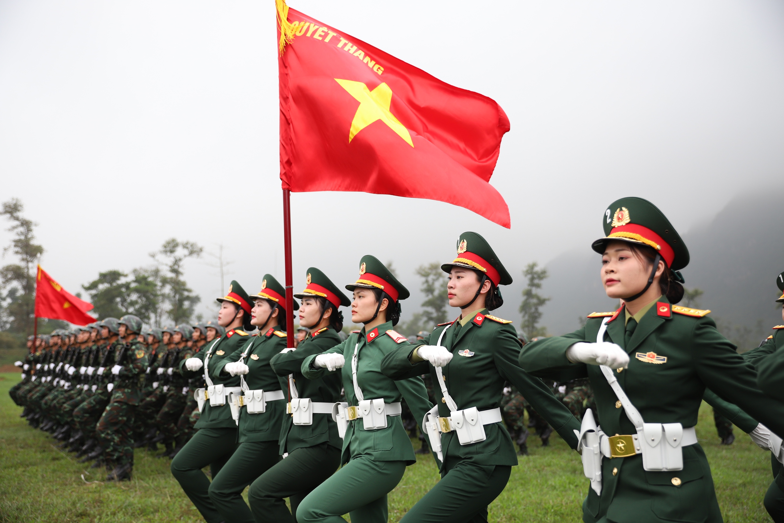 VIDEO: Ngắm những "b&oacute;ng hồng" tr&ecirc;n thao trường tập diễu binh, diễu h&agrave;nh- Ảnh 10.