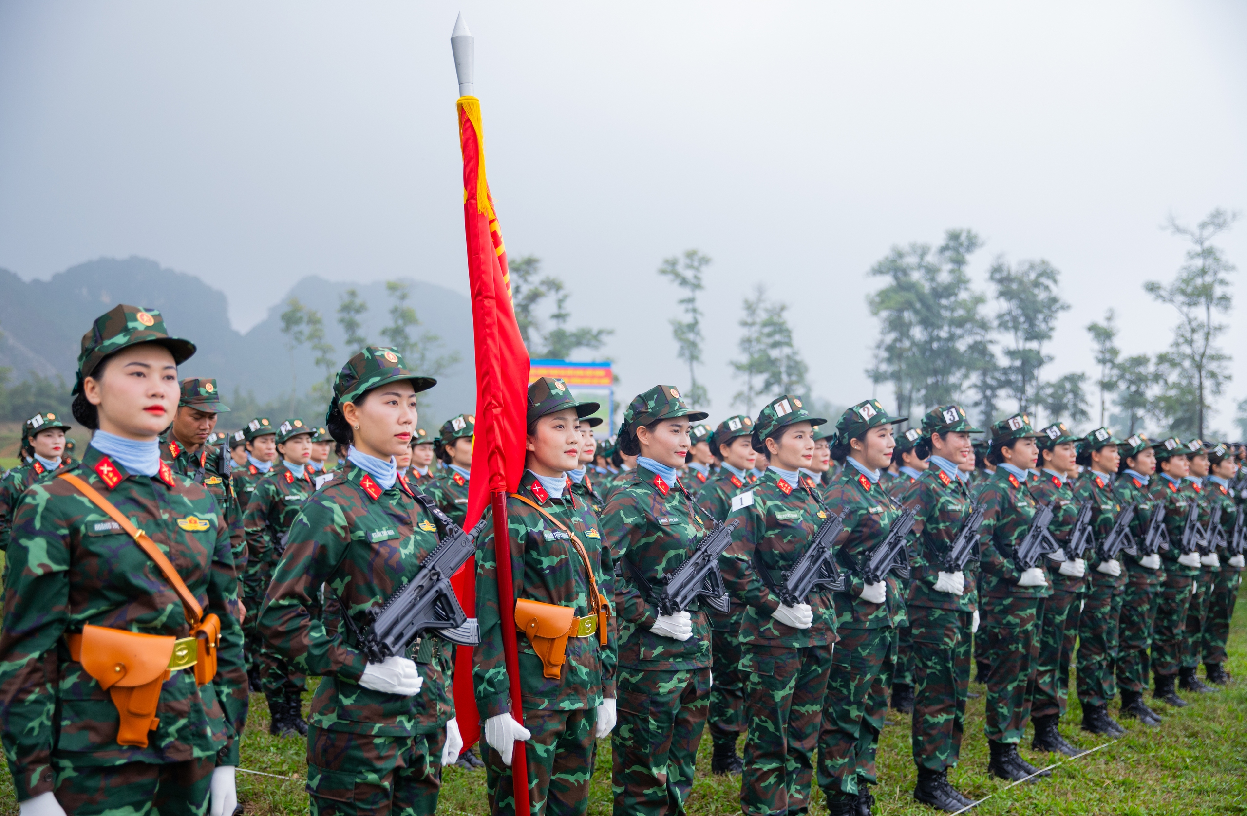 VIDEO: Ngắm những "b&oacute;ng hồng" tr&ecirc;n thao trường tập diễu binh, diễu h&agrave;nh- Ảnh 11.