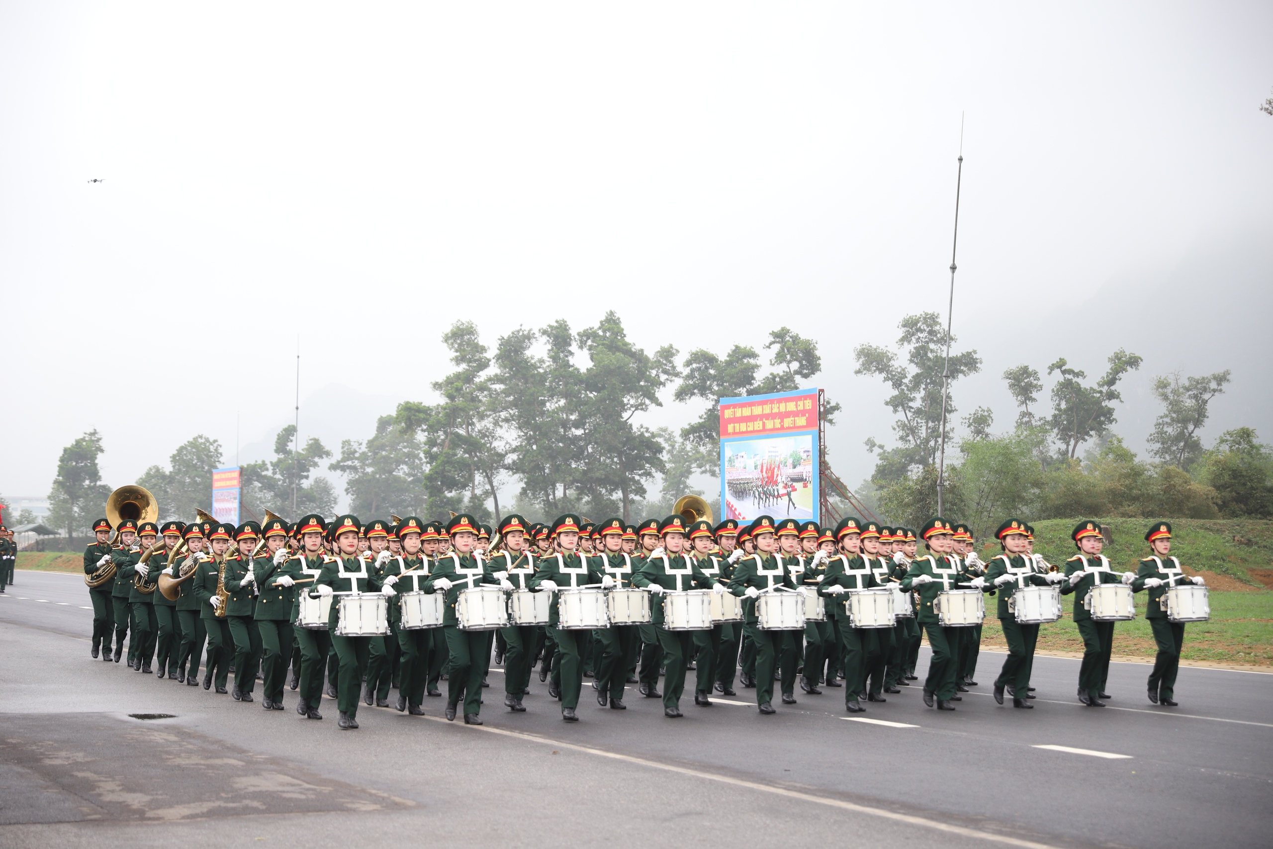 VIDEO: Ngắm những "b&oacute;ng hồng" tr&ecirc;n thao trường tập diễu binh, diễu h&agrave;nh- Ảnh 5.