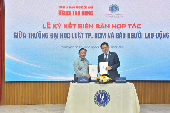 B&aacute;o Người Lao Động v&agrave; Trường ĐH Luật TP HCM k&yacute; kết hợp t&aacute;c to&agrave;n diện  Ảnh: TẤN THẠNH