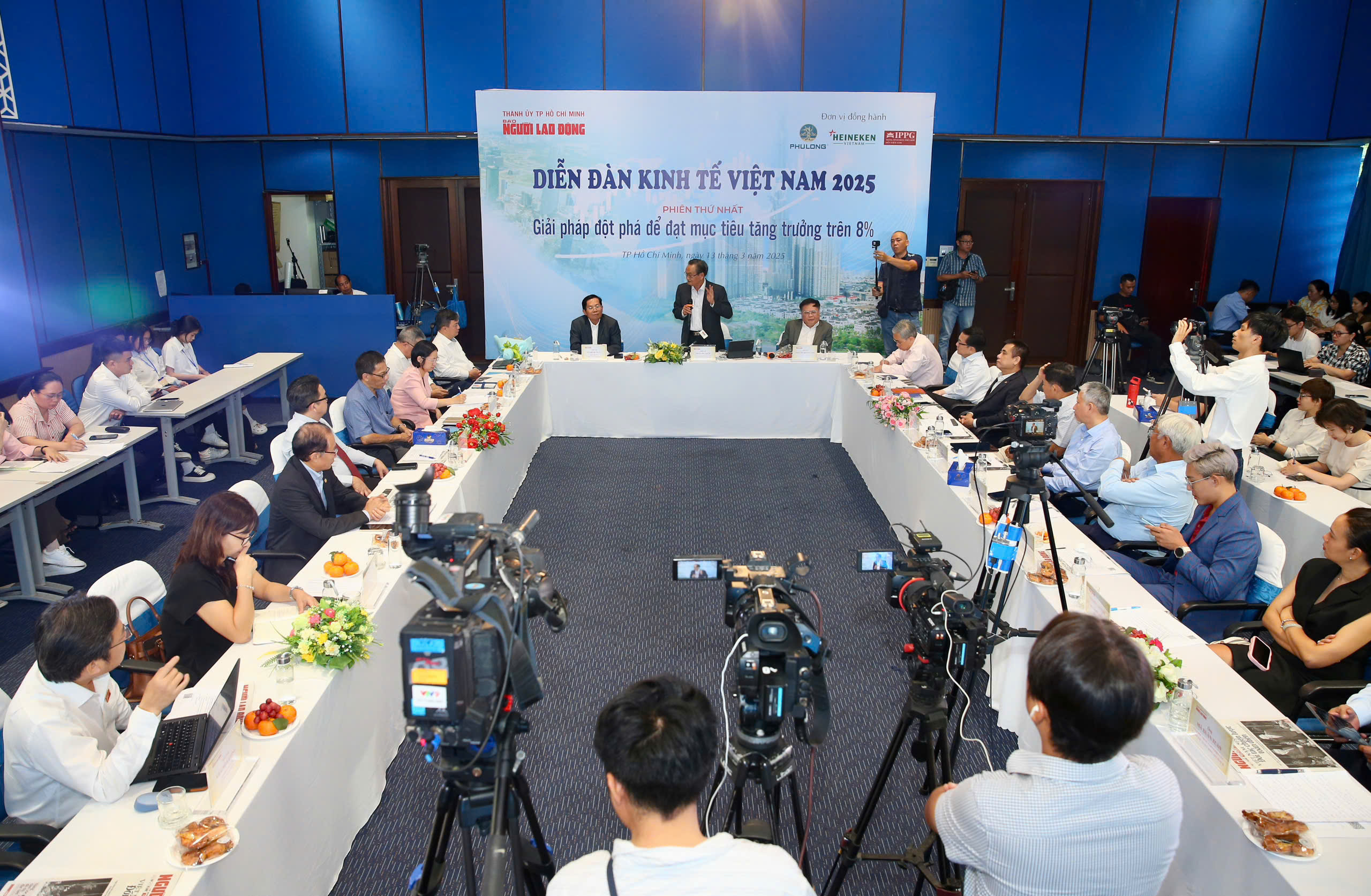 Tạo dư địa phát triển kinh tế- Ảnh 1.
