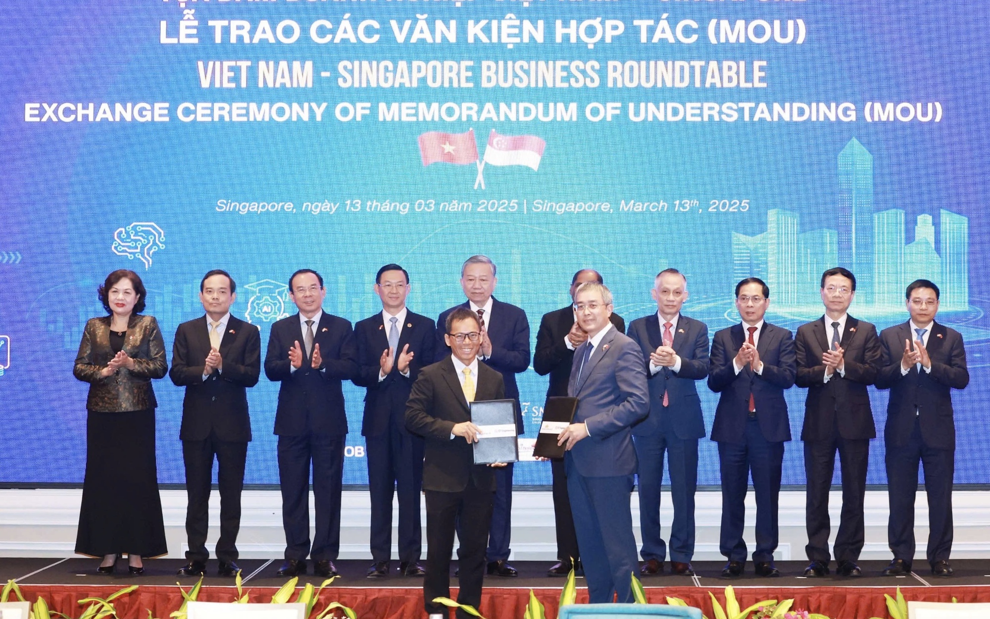 Tổng Bí thư chứng kiến Vietnam Airlines ký văn bản hợp tác chiến lược với 3