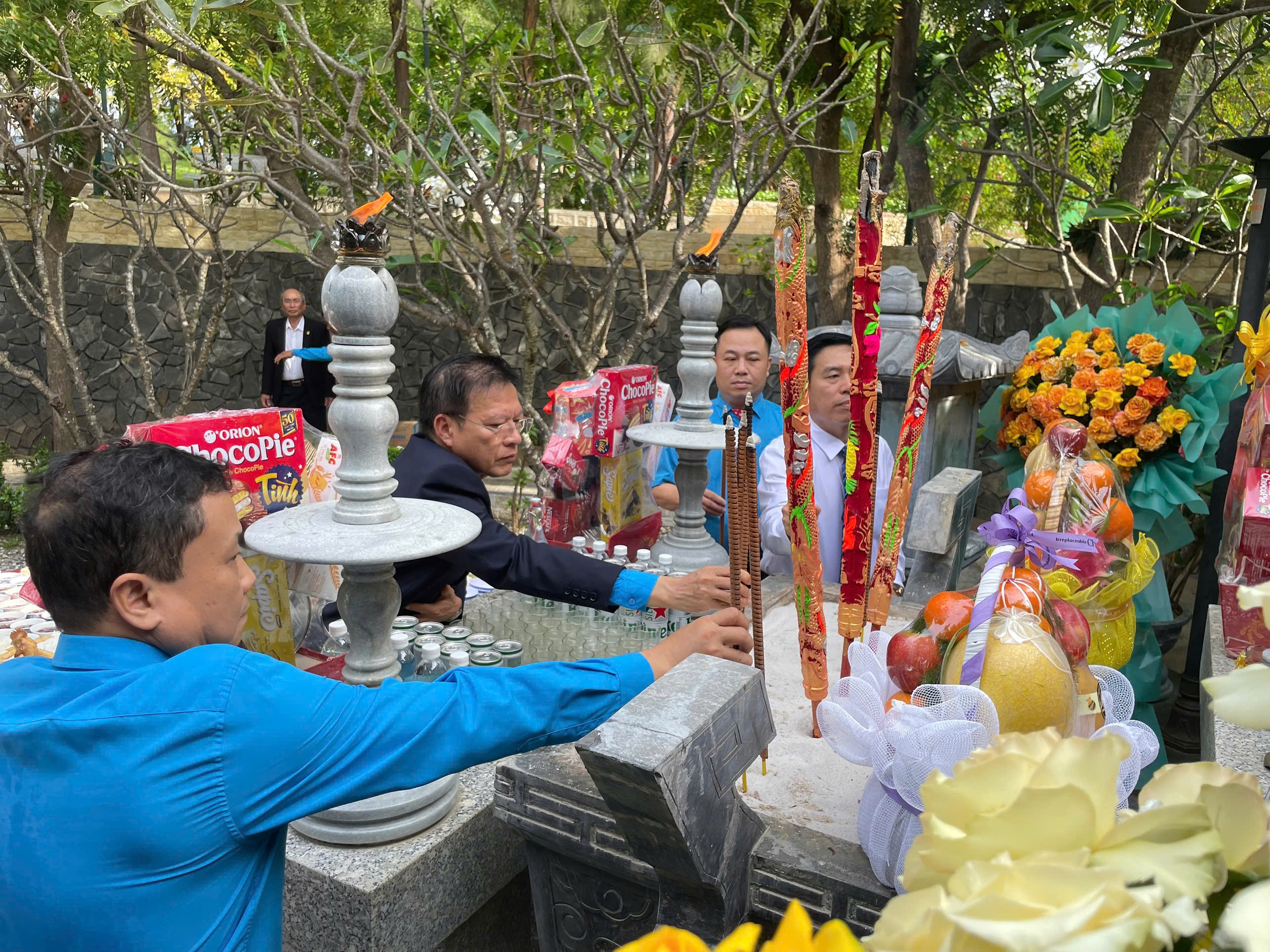 D&acirc;ng hương tưởng niệm 37 năm sự kiện Gạc Ma- Ảnh 8.