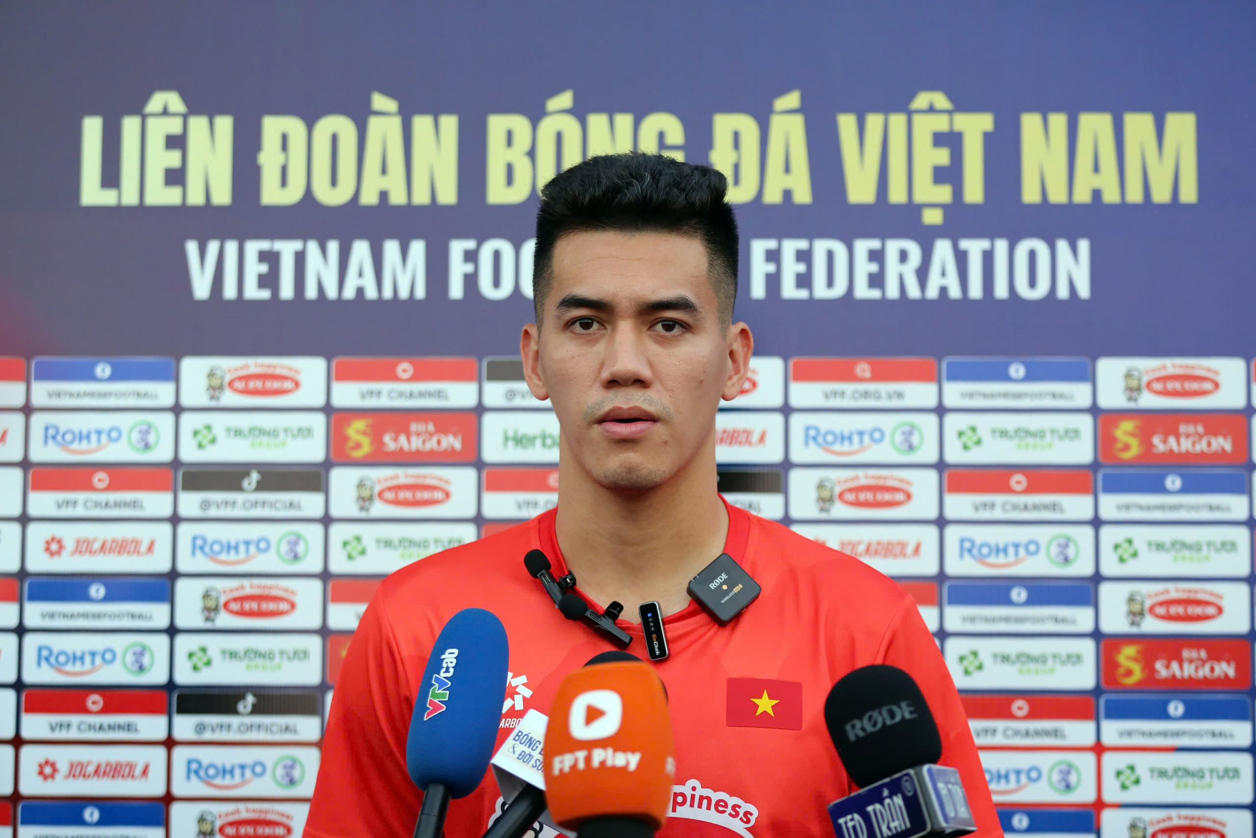 Tiến Linh, Quang Hải trở lại và tập riêng cùng bác sĩ- Ảnh 3.