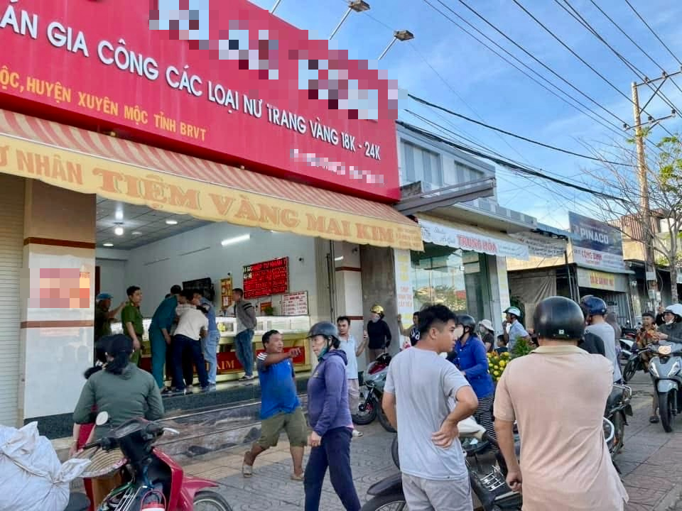 CLIP: Người d&acirc;n v&acirc;y bắt đối tượng cướp tiệm v&agrave;ng- Ảnh 1.