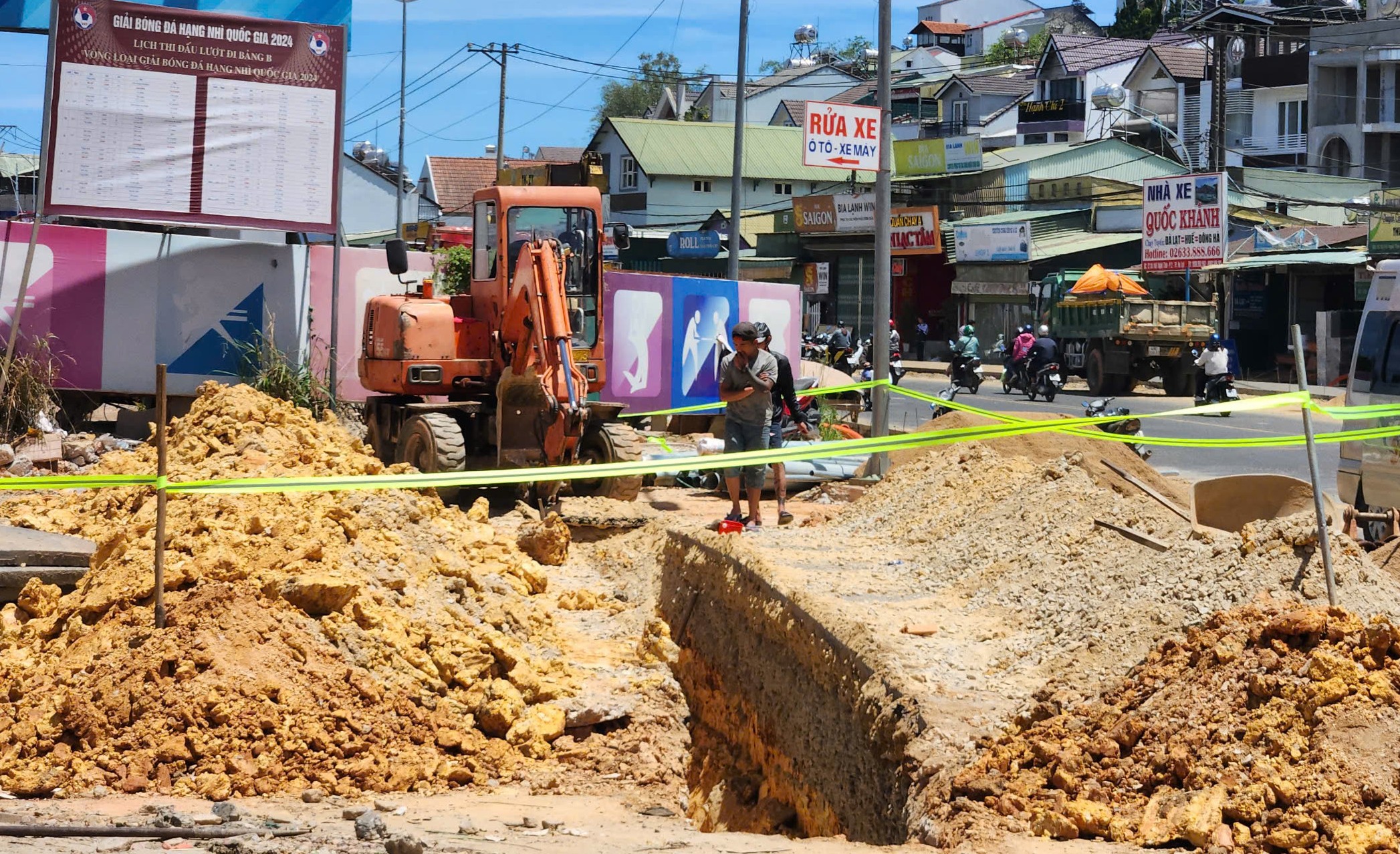 Phát hiện vật nghi quả bom "khủng" khi làm đường ở Đà Lạt- Ảnh 2.