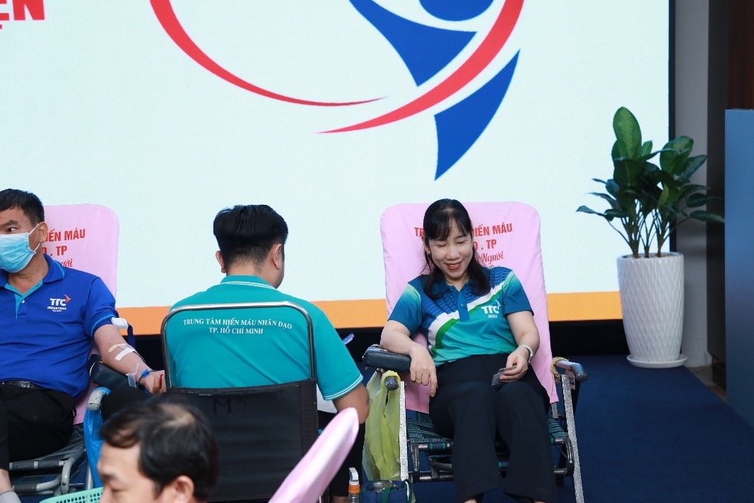 Gần 170 c&aacute;n bộ nh&acirc;n vi&ecirc;n Tập đo&agrave;n TTC tham gia hiến m&aacute;u tự nguyện- Ảnh 1.