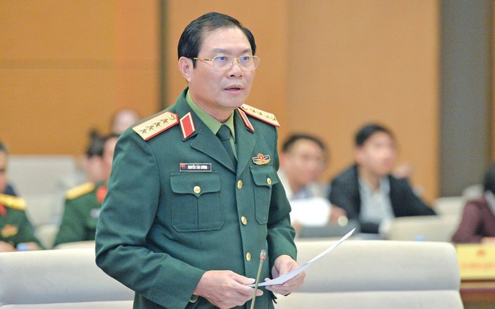 Đại tướng Nguyễn Tân Cương trình bày dự án Luật Tình trạng khẩn cấp