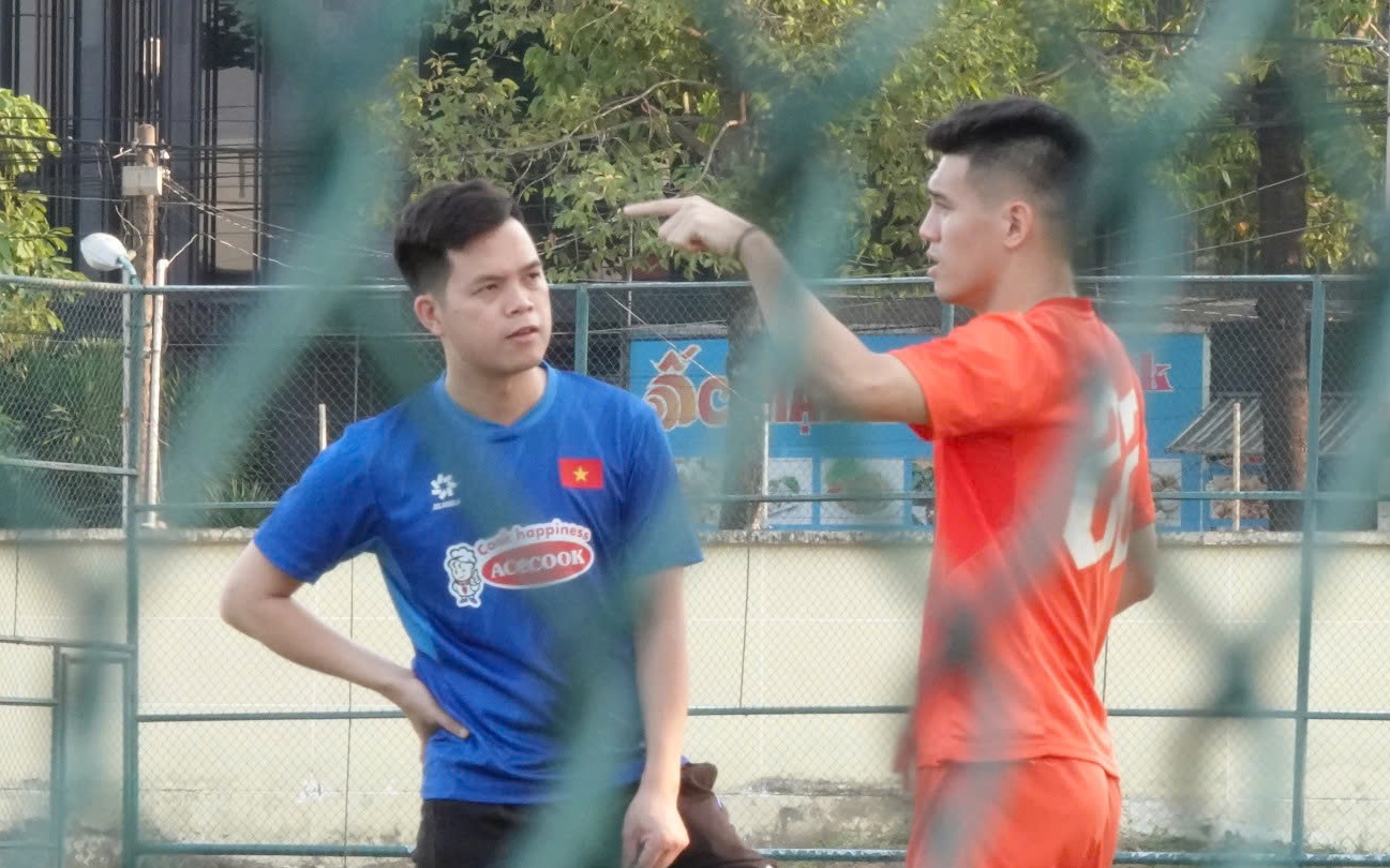 Tuyển Việt Nam vẫn thiếu quân số, Tiến Linh tập một mình