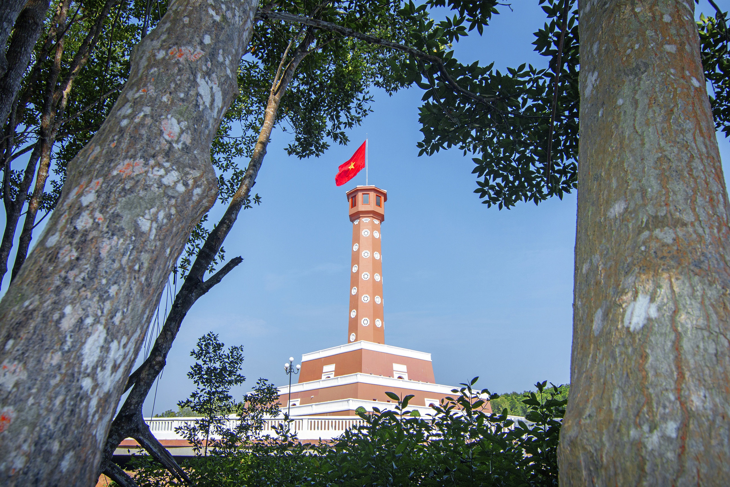 Cột mốc chủ quyền thiêng liêng. Ảnh: TRẦN QUANG THẮNG