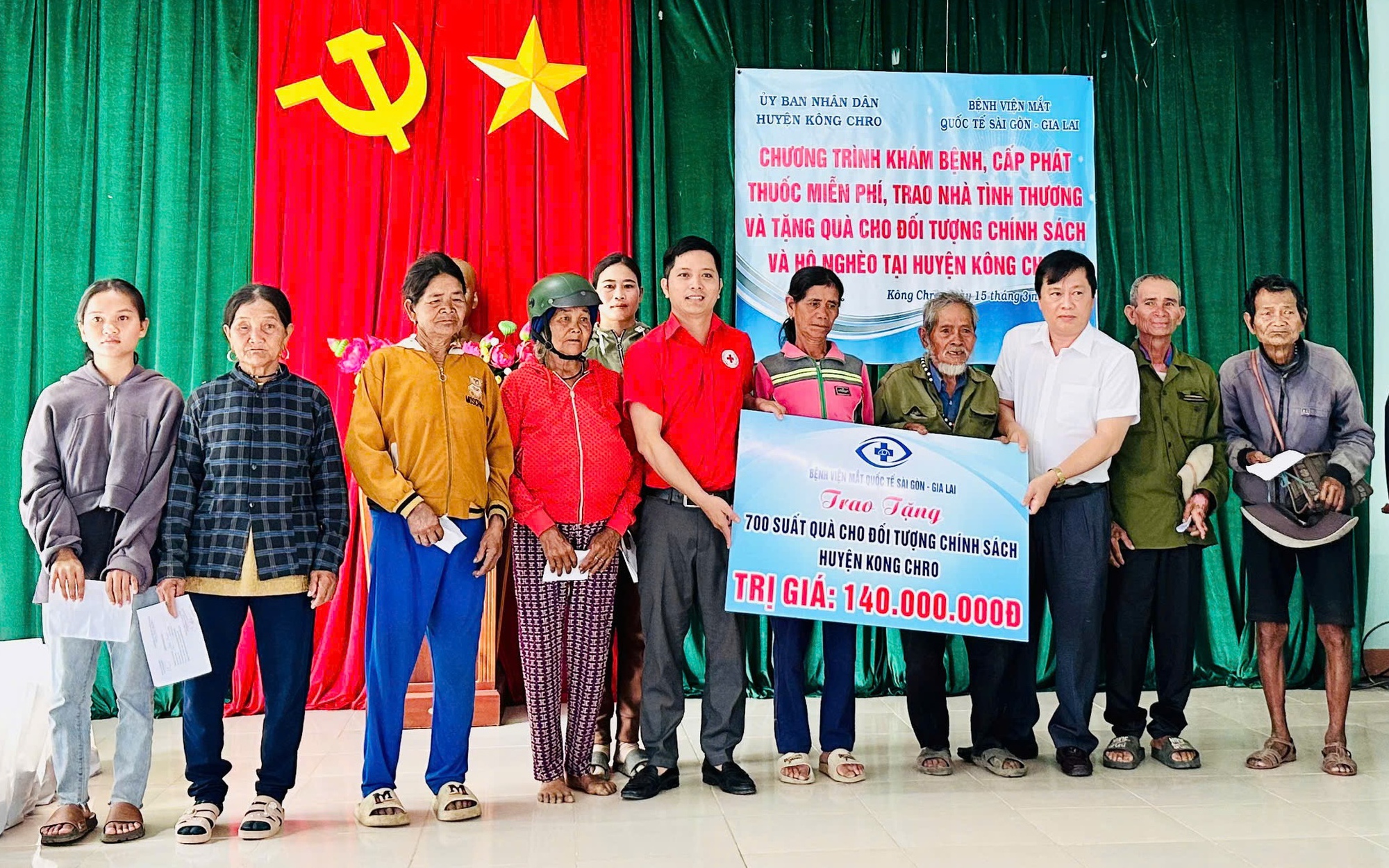 Bệnh viện mắt Quốc tế Sài Gòn - Gia Lai chữa bệnh, giúp dân an cư