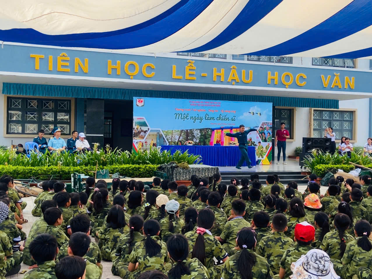 Bộ đội t&ecirc;n lửa truyền lửa cho học sinh- Ảnh 4.