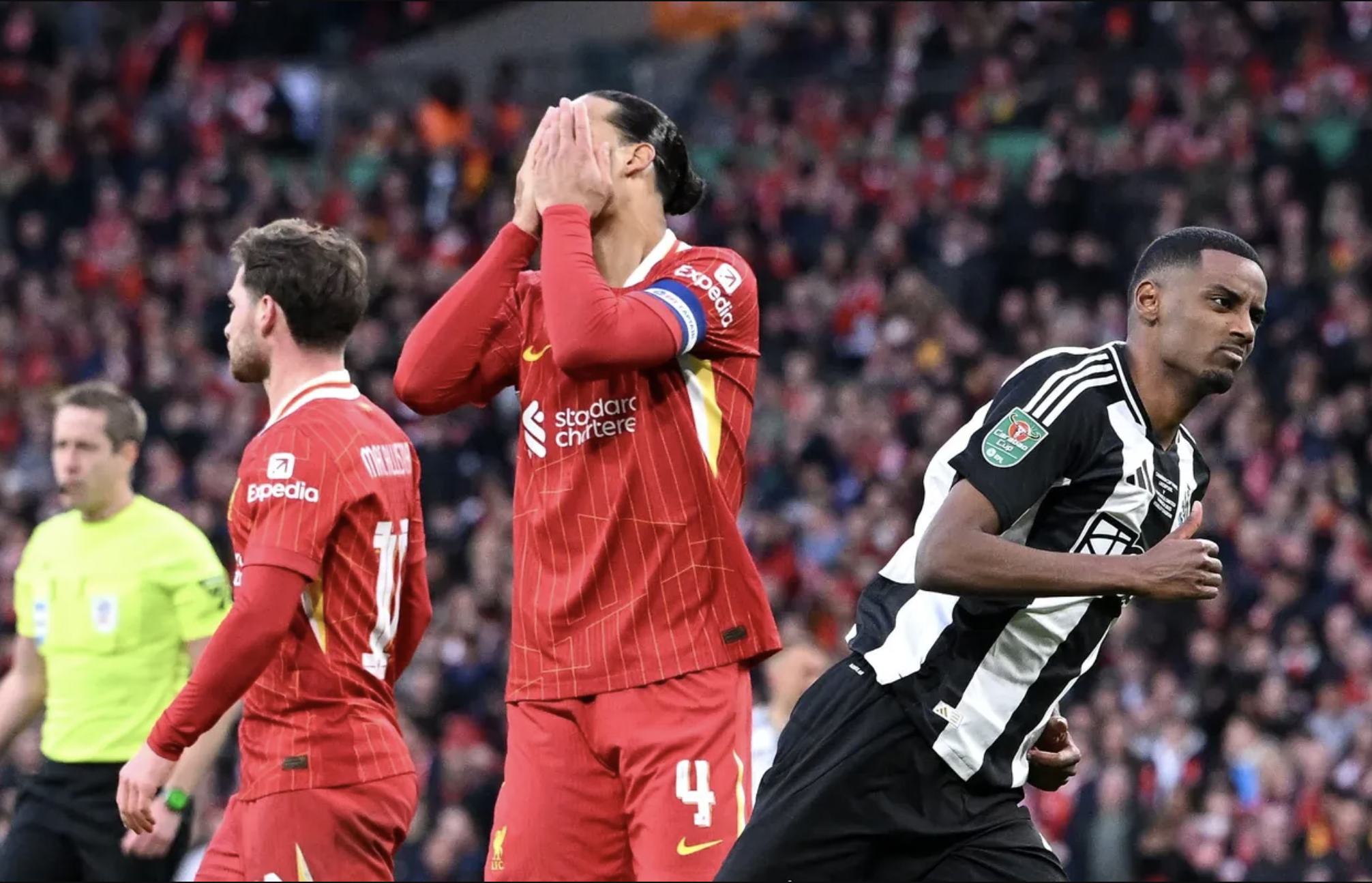 Liverpool th&agrave;nh cựu vương League Cup, Newcastle c&oacute; danh hiệu sau 70 năm- Ảnh 4.