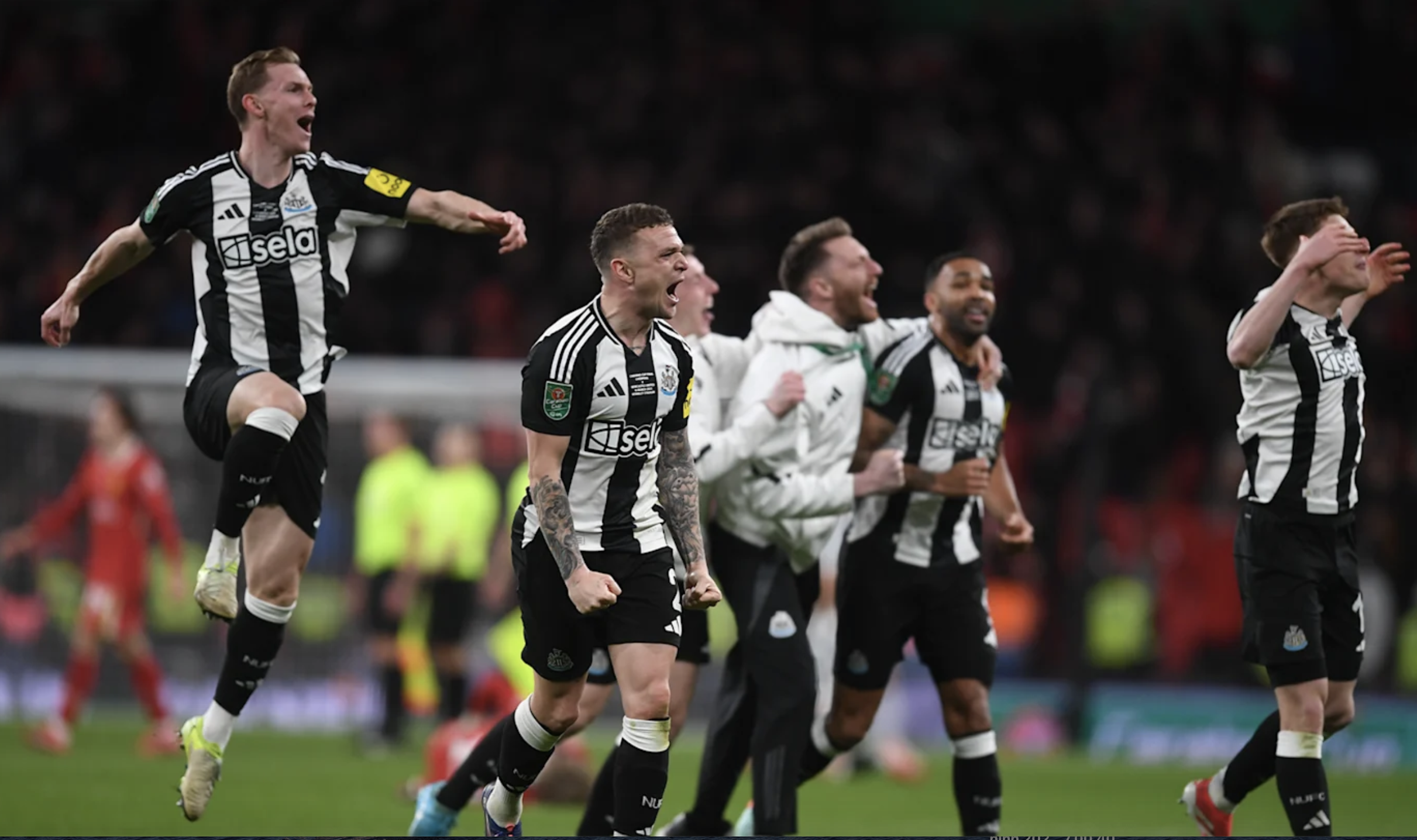 Liverpool th&agrave;nh cựu vương League Cup, Newcastle c&oacute; danh hiệu sau 70 năm- Ảnh 7.
