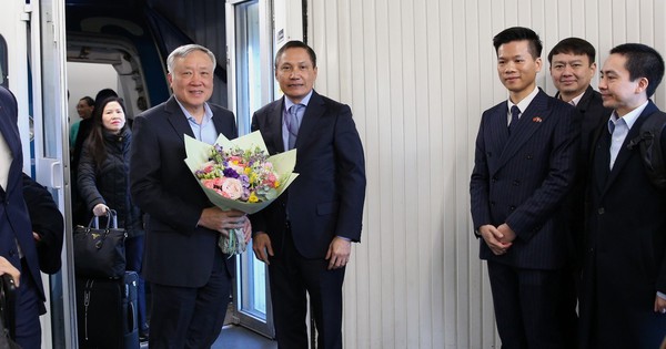 Ph&oacute; Thủ tướng Thường trực bắt đầu chương tr&igrave;nh l&agrave;m việc tại trung t&acirc;m t&agrave;i ch&iacute;nh London