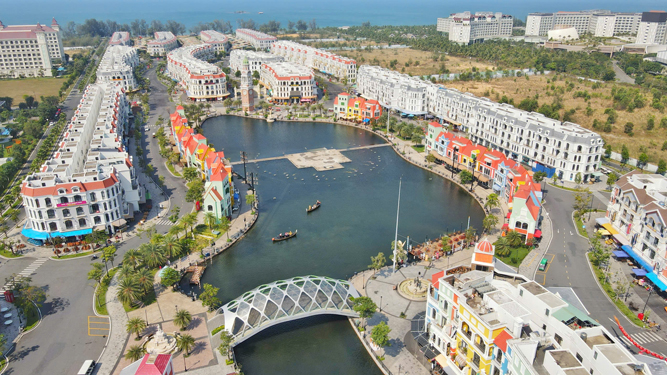 Một g&oacute;c đ&ocirc; thị ph&iacute;a Bắc đảo Ph&uacute; Quốc  Ảnh: DUY NH&Acirc;N