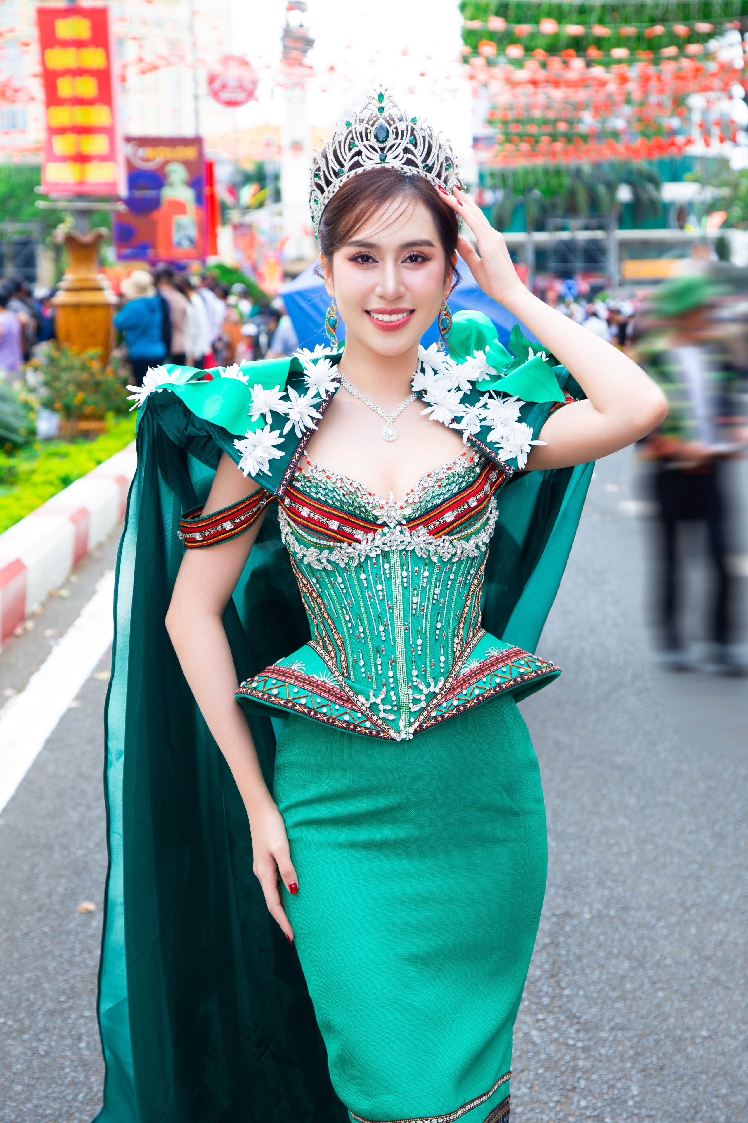 Đinh Thị Hoa v&agrave; H'Hen Ni&ecirc; được tỉnh Đắk Lắk tặng bằng khen- Ảnh 3.