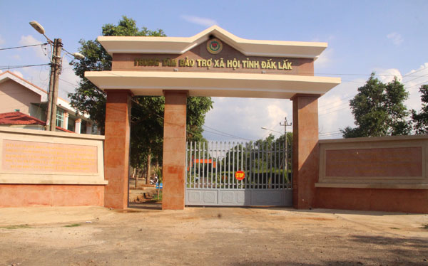 Nhiều người tại Trung t&acirc;m Bảo trợ x&atilde; hội nhập viện nghi ngộ độc thực phẩm- Ảnh 1.
