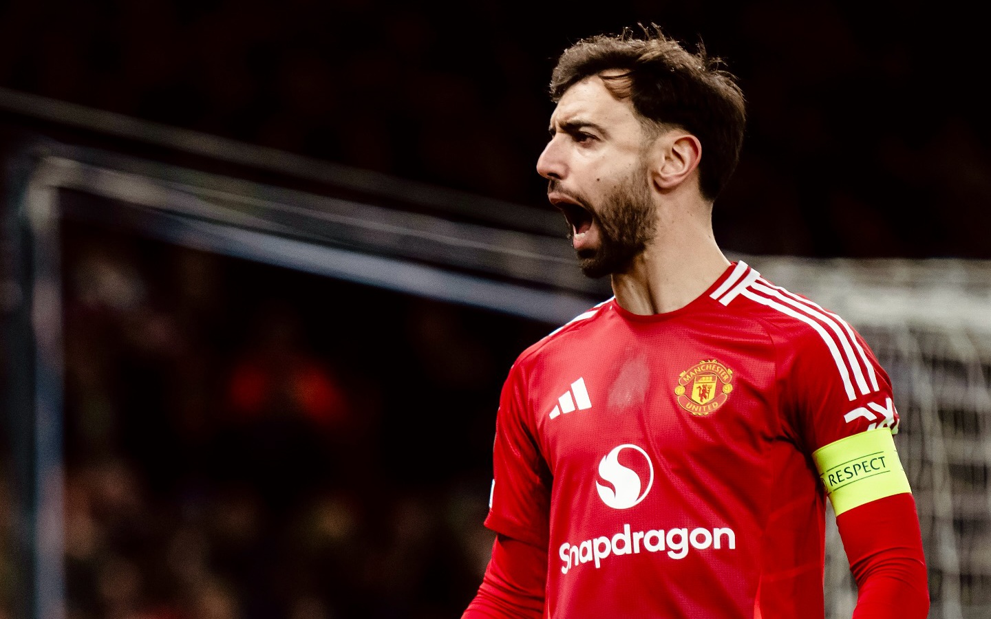 Fernandes đáp trả chỉ trích: "Tôi làm theo cách của mình!"