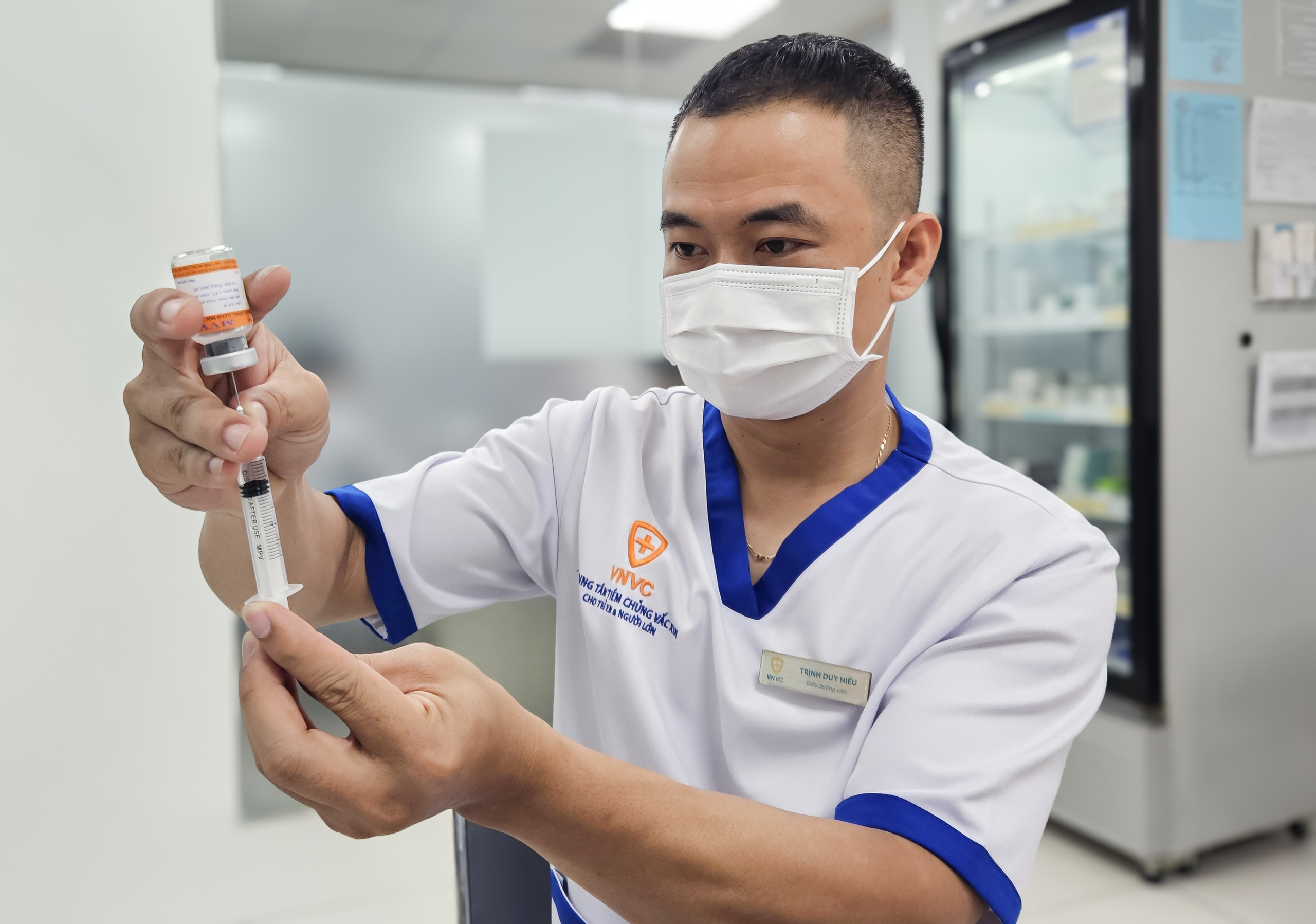 Vắc-xin sởi MVVAC do Việt Nam sản xuất được sử dụng ti&ecirc;m chống dịch cho trẻ từ 6 th&aacute;ng tuổi. Ảnh: Hữu Thuận