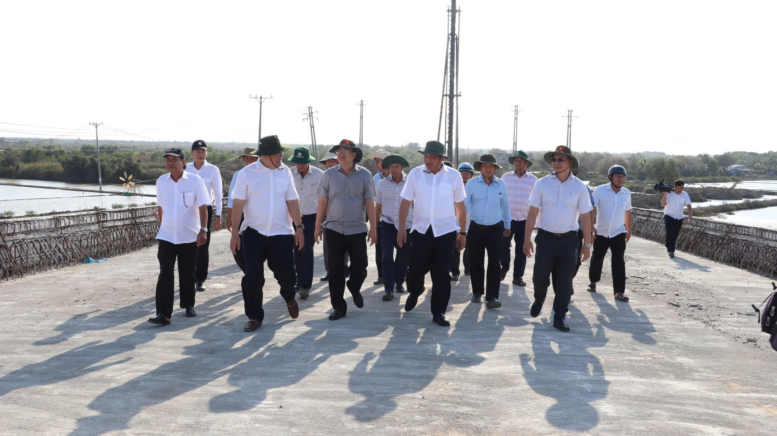 Bí thư tỉnh Cà Mau chốt thời gian giao mặt bằng nâng cấp cảng hàng không- Ảnh 3.