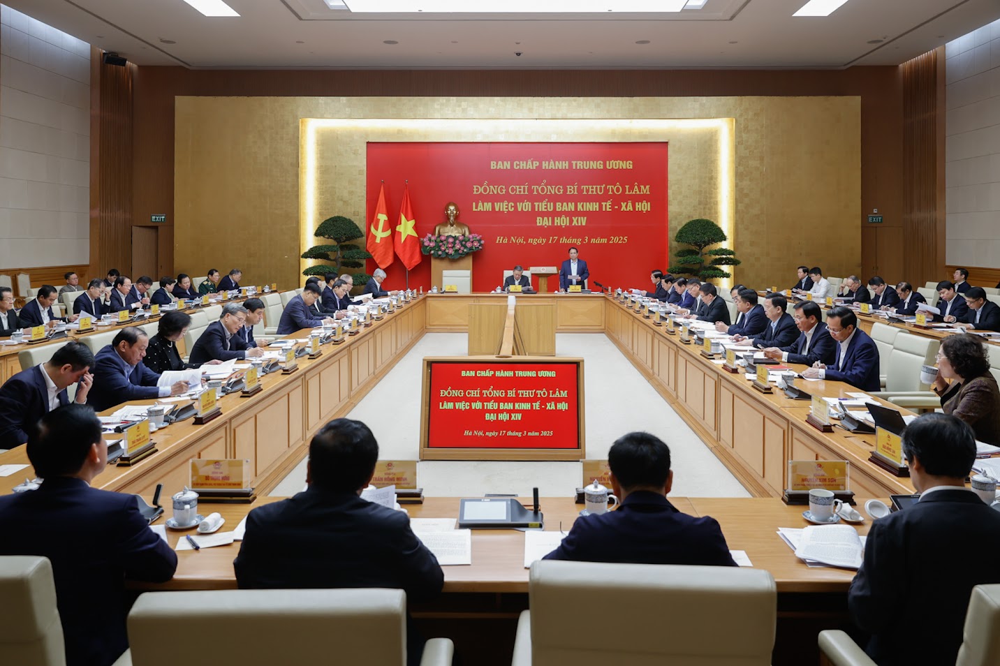 Tổng Bí thư Tô Lâm: Sắp xếp đơn vị hành chính
là cơ hội để sàng lọc cán bộ- Ảnh 2.